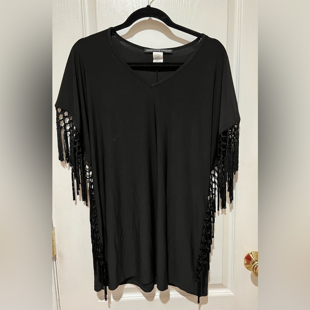 Addressing Woman fringe shirt size large.